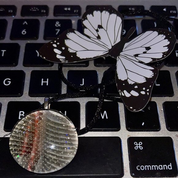 Marble Glass Handmade Nekclace - Picture 6 of 10